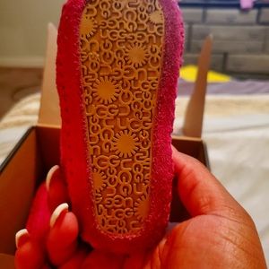 Pink ugg boots 4/5